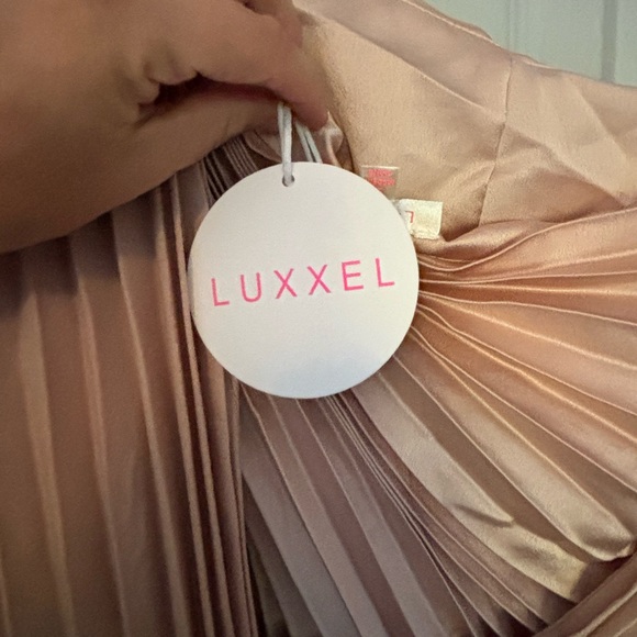 ONE SHOULDER DRESS- never worn - beautiful for wedding guest or bridal party - Picture 8 of 9